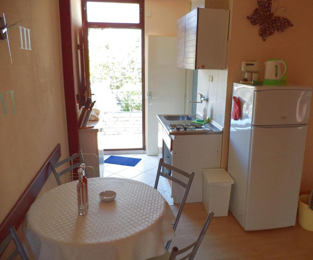 Apartment Blanka Petrcane Bagian luar foto
